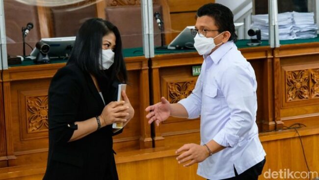 sambo-putri-hadirkan-guru-besar-unhas-jadi-saksi-meringankan-5_169 (1)